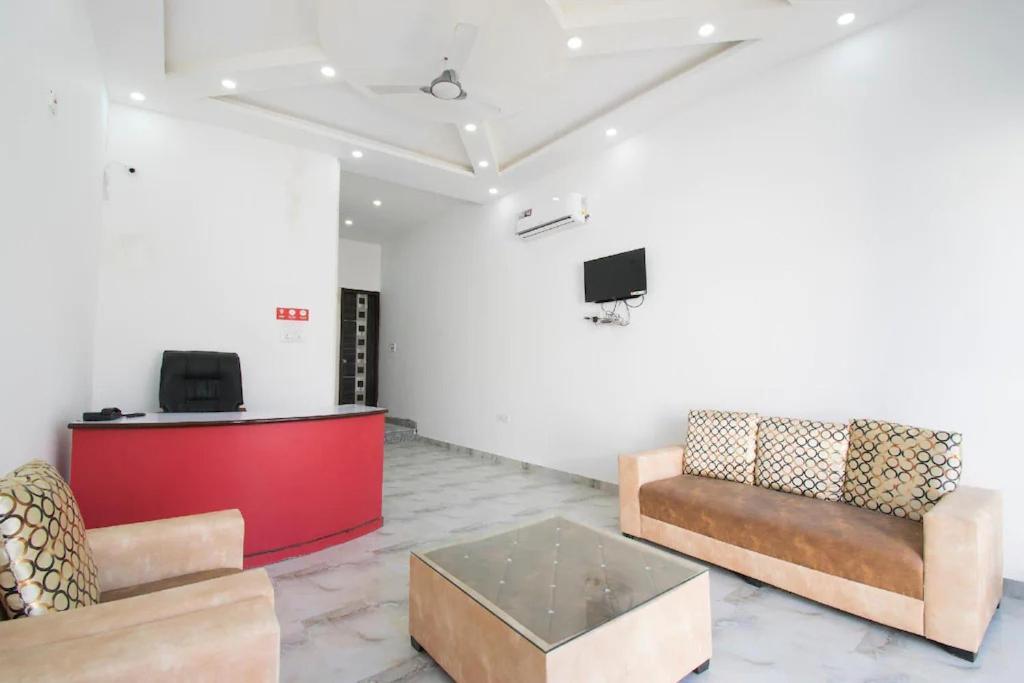 Airport Hotel Prince Palace By Byobhotels New Delhi Exteriör bild