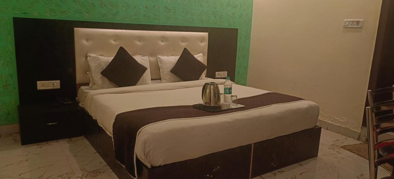 Airport Hotel Prince Palace By Byobhotels New Delhi Exteriör bild