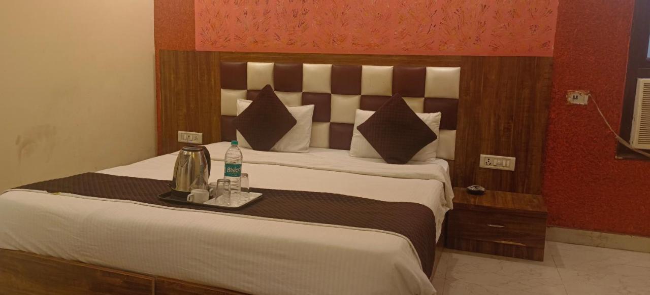 Airport Hotel Prince Palace By Byobhotels New Delhi Exteriör bild