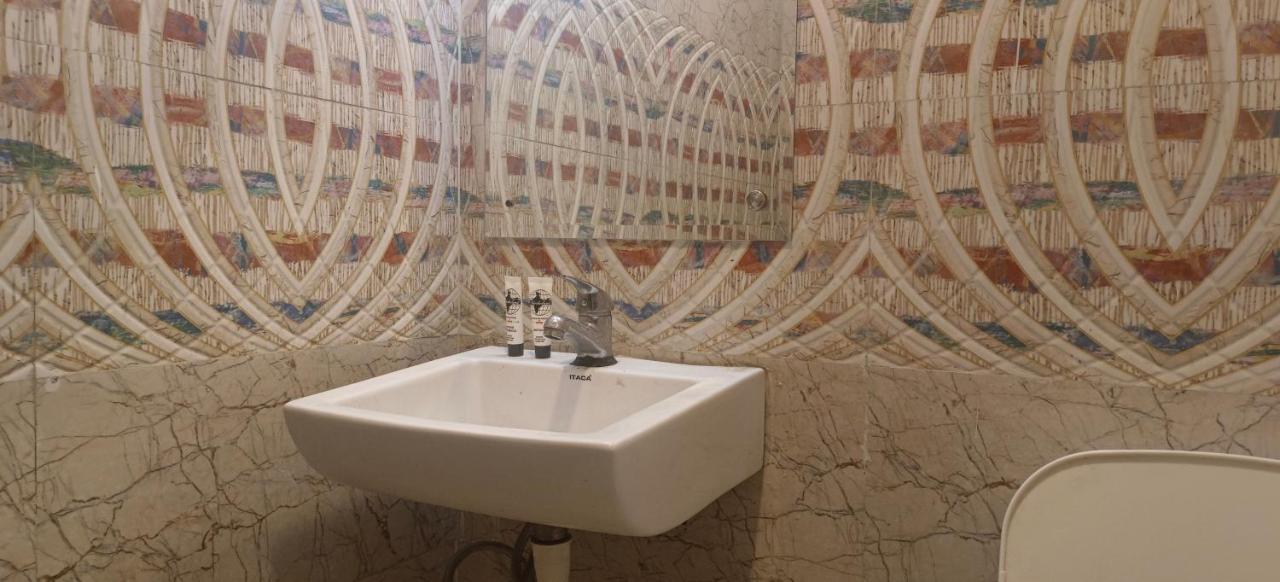 Airport Hotel Prince Palace By Byobhotels New Delhi Exteriör bild